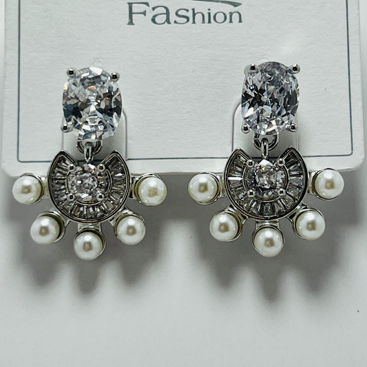Title: Elegant Silver-Plated Pearl & Crystal Drop Earrings